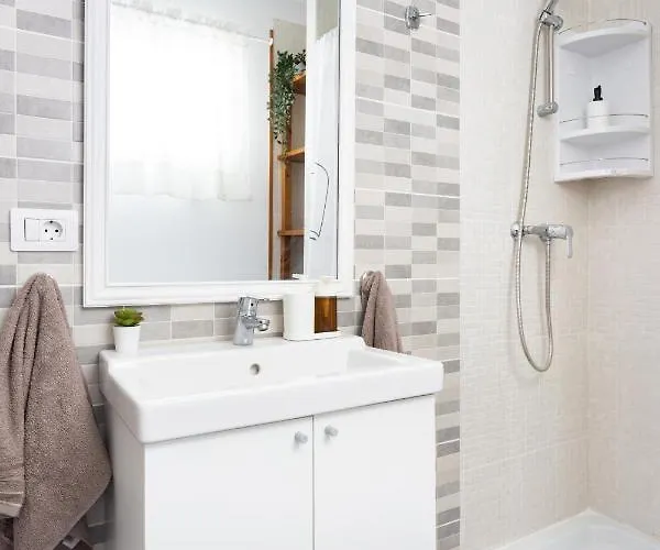 Home2book Serene Ocean Breeze, *